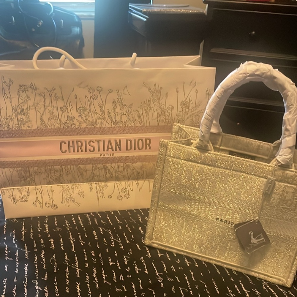 💕Vintage Dior Cream and Gold Mini Tote Bag with Structured Design - Picture 15 of 15